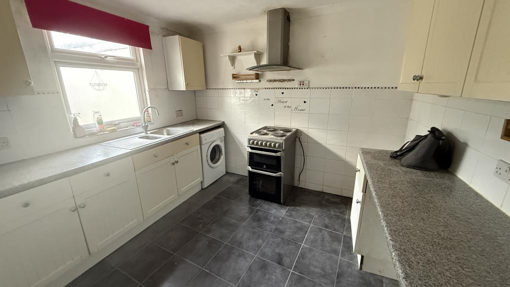 Lot: 99 - MID-TERRACE HOUSE FOR REFURBISHMENT - Internal image of kitchen